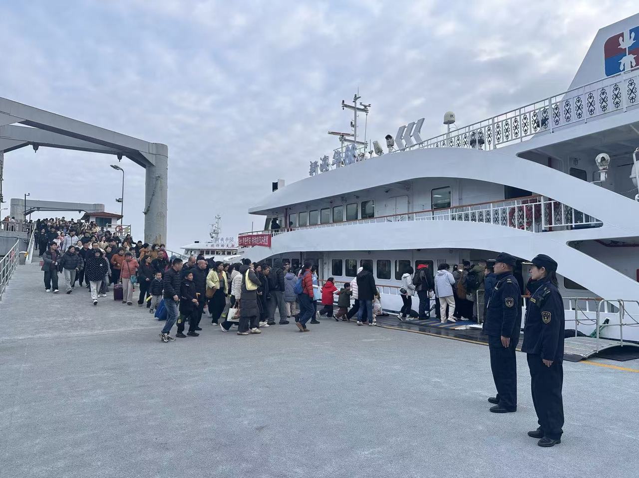 浙江水上客运创新高普陀山航线万人次(图1)