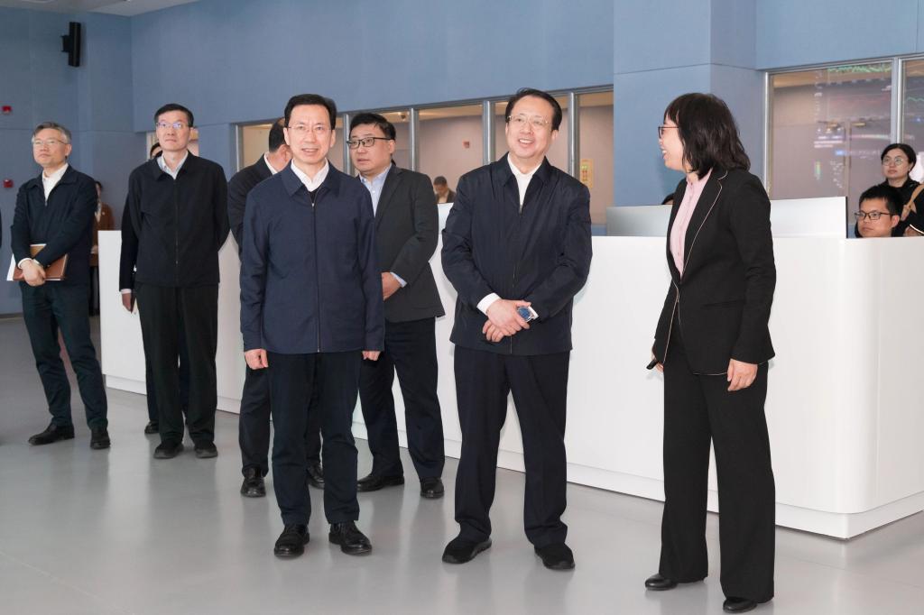 上海市委副书记、市长龚正调研同济大学牵头建设的国家海底科学观测网(图1)